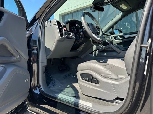 Used 2022 Porsche Cayenne E-Hybrid Coupe image 22