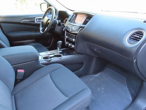 Used 2017 Nissan Pathfinder SV w/ SV Tech Package image 34