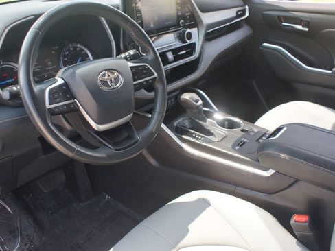Used 2022 Toyota Highlander Bronze Edition AWD/4WD image 14