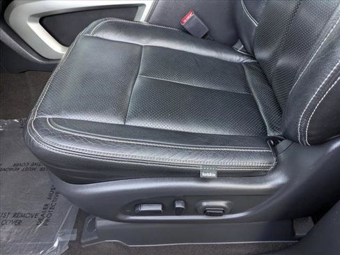 Used 2018 Nissan Titan SV w/ SV Convenience Package image 10