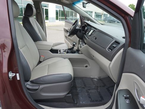 Used 2018 Kia Sedona LX w/ LX Essentials Premium Package FWD image 10