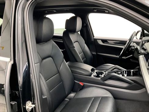 Used 2024 Porsche Cayenne image 7