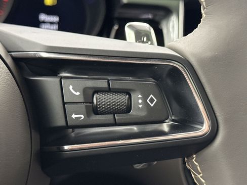 Used 2025 Porsche Macan image 18