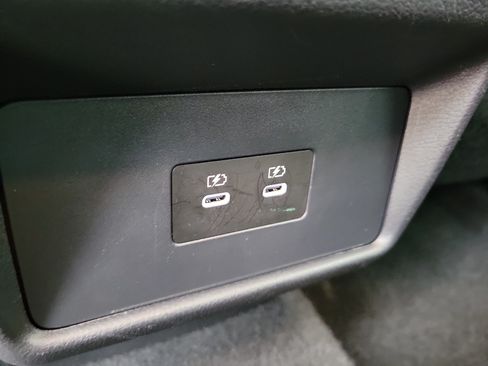 Used 2025 Nissan Rogue SV AWD/4WD image 13