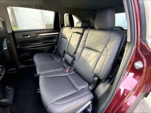 Used 2019 Toyota Highlander XLE image 26