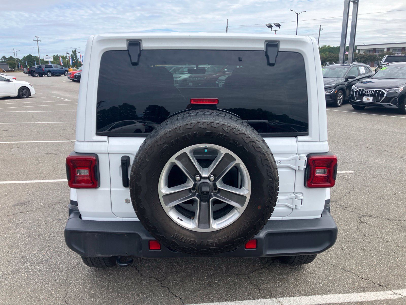 Used 2020 Jeep Wrangler Unlimited Sahara w/ Dual Top Group AWD/4WD image 4
