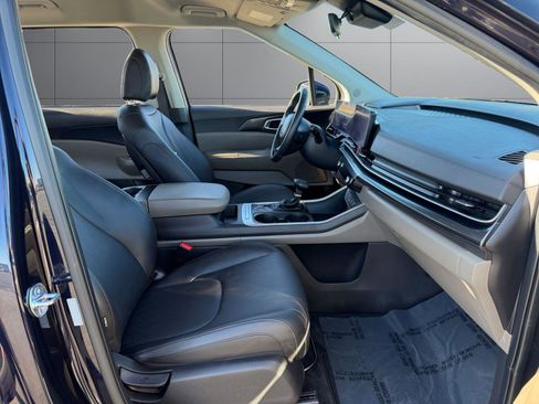 Used 2025 Kia Carnival image 7