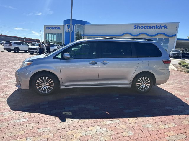 Used 2019 Toyota Sienna XLE Premium FWD image 33