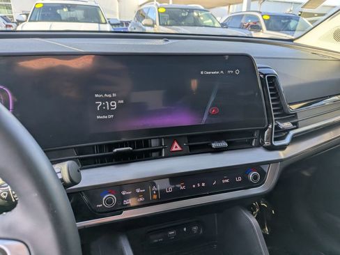 Used 2025 Kia Sportage EX FWD image 19
