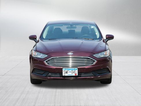 Used 2018 Ford Fusion SE w/ Fusion SE Technology Package FWD image 2