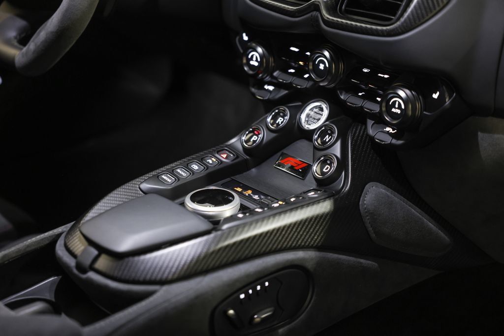 Used 2023 Aston Martin V8 Vantage Coupe RWD image 27