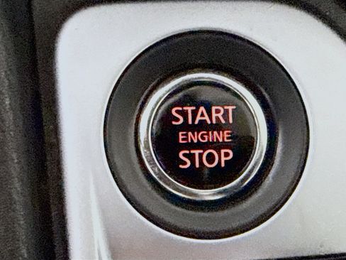 Used 2023 Nissan Sentra SR w/ Midnight Edition Package FWD image 21