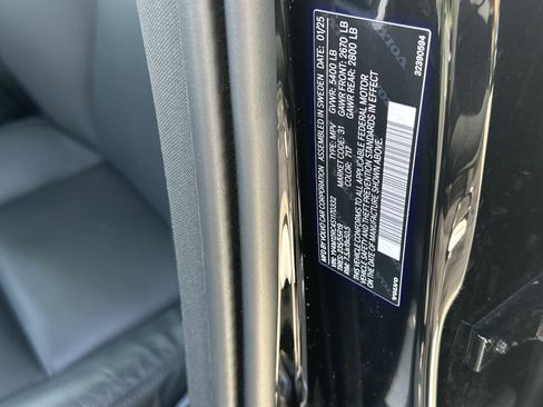 Certified 2025 Volvo XC60 B5 Plus image 70