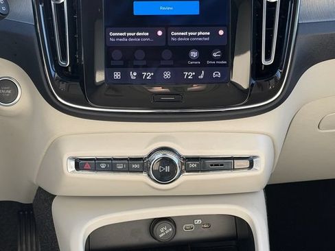 Certified 2025 Volvo XC40 B5 Ultra AWD/4WD image 19