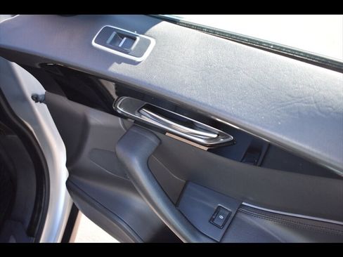 Used 2019 Jaguar F-PACE Premium image 35
