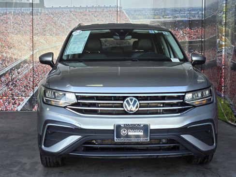 Used 2024 Volkswagen Tiguan SE image 3