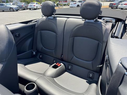 Used 2019 MINI Cooper S w/ Signature Upholstery Package FWD image 11
