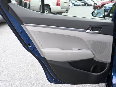 Used 2020 Hyundai Elantra SE FWD image 16