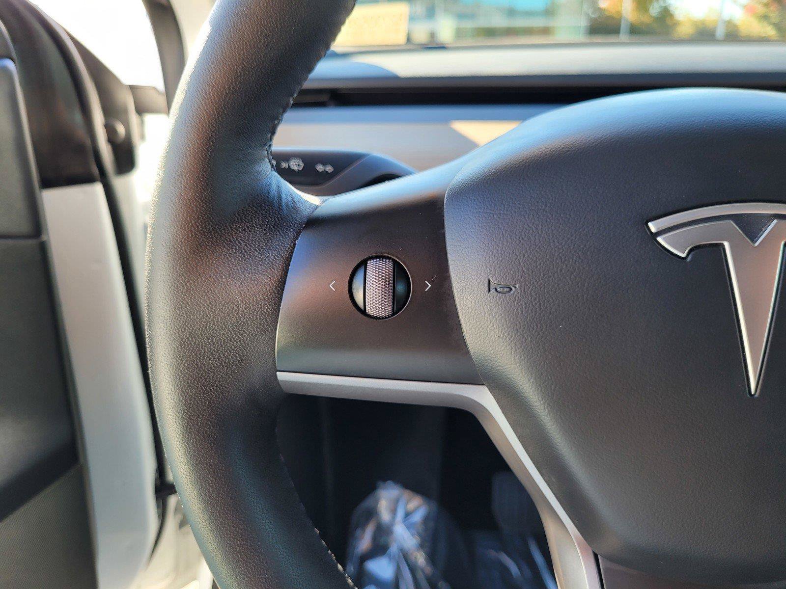 Used 2022 Tesla Model Y Long Range AWD/4WD image 33