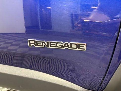 Used 2021 Jeep Renegade Latitude w/ Convenience Group AWD/4WD image 3