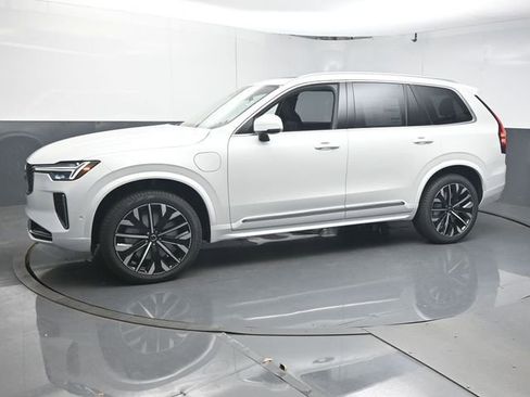 Used 2026 Volvo XC90 T8 Plus w/ Protection Package Premier image 4