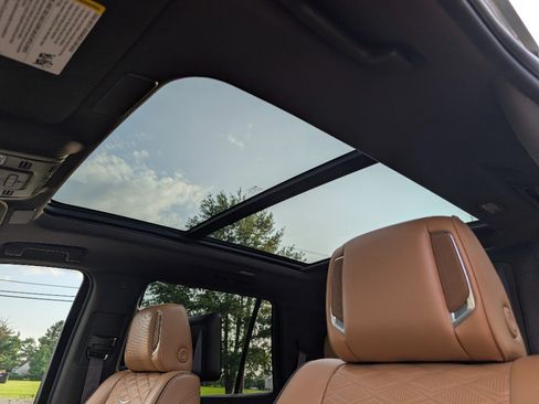 Used 2021 Cadillac Escalade Premium Luxury w/ LPO, Radiant Package AWD/4WD image 16