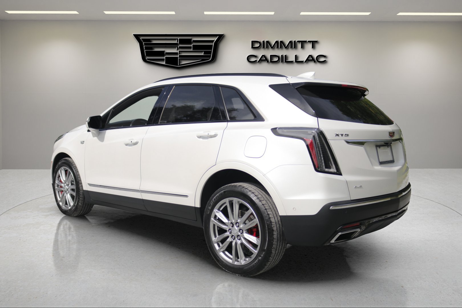 Used 2024 Cadillac XT5 Sportv w/ Technology Package AWD/4WD image 7