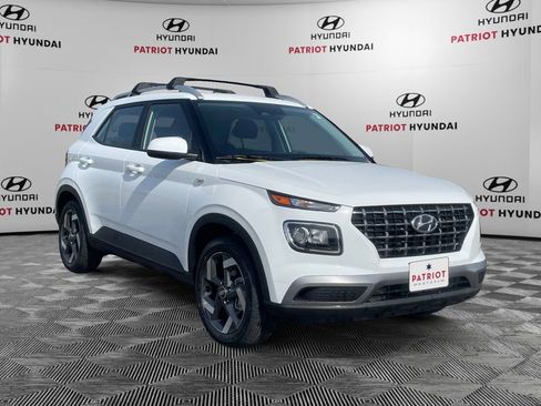 New 2026 Hyundai Venue SEL FWD image 1