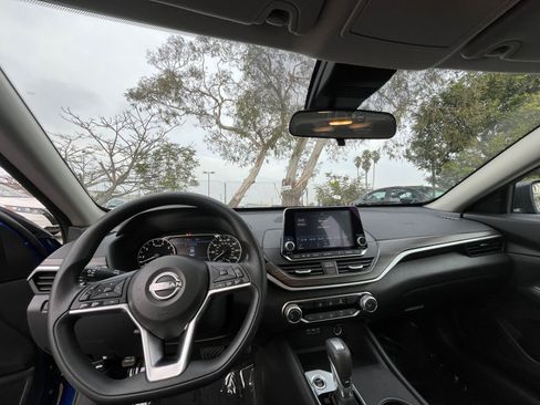 Used 2025 Nissan Altima 2.5 SV image 34