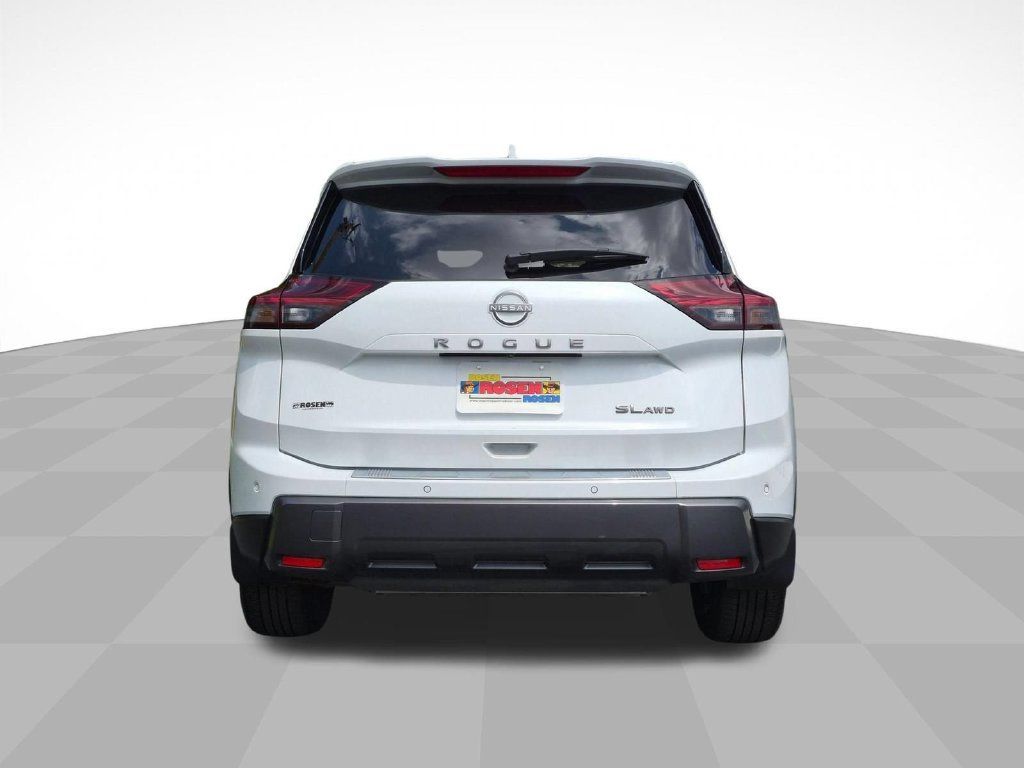 Used 2025 Nissan Rogue SL AWD/4WD image 4