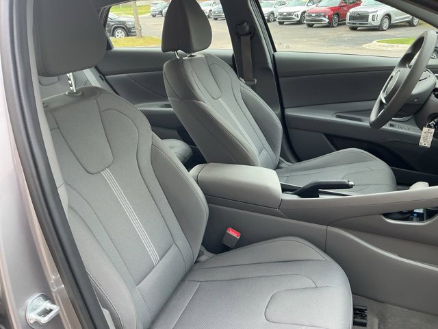 Used 2024 Hyundai Elantra SE FWD image 39