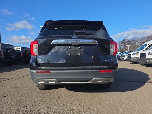 Certified 2022 Ford Explorer XLT w/ Equipment Group 202A image 16