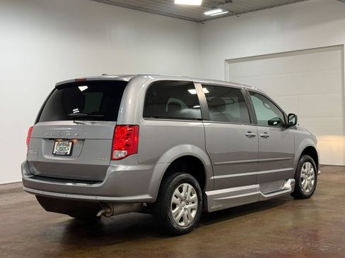 Used 2016 Dodge Grand Caravan SE w/ Quick Order Package 29E SE FWD image 4