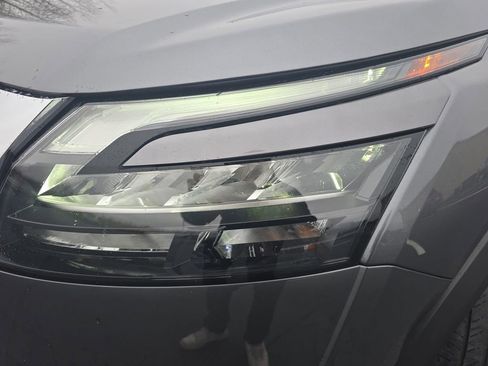 Used 2025 Nissan Pathfinder SV image 33