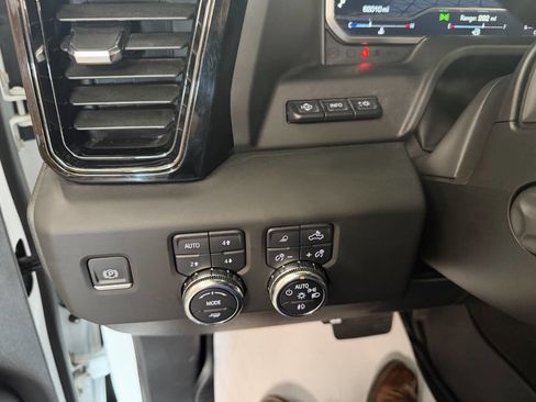 Used 2022 GMC Sierra 1500 AT4 w/ AT4 Premium Package AWD/4WD image 30