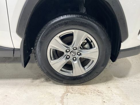 Used 2025 Toyota RAV4 XLE AWD/4WD image 11