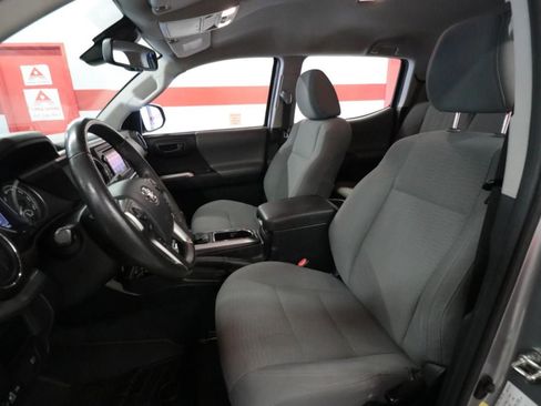 Used 2018 Toyota Tacoma SR5 image 10