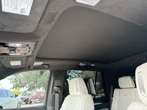 Certified 2026 Cadillac Escalade V w/ LPO, ONYX Package AWD/4WD image 33