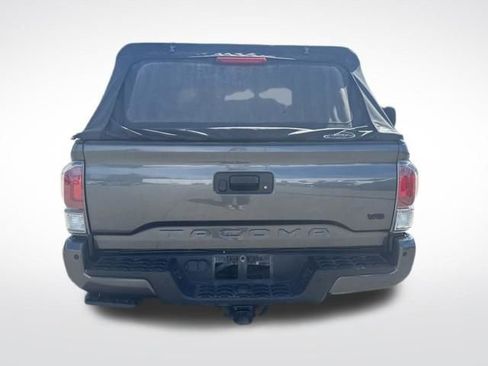 Used 2022 Toyota Tacoma TRD Sport w/ TRD Premium Sport Package image 4