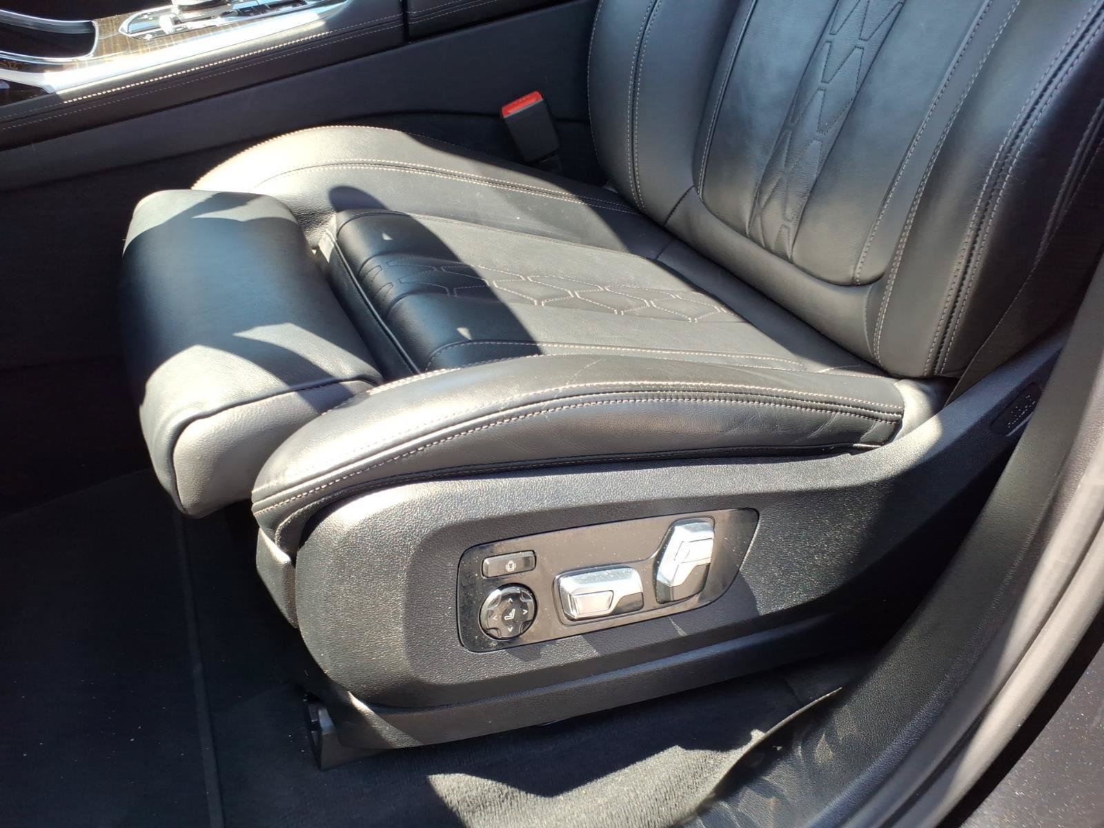 Used 2023 BMW X7 xDrive40i AWD/4WD image 18