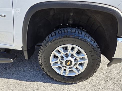 Used 2025 Chevrolet Silverado 2500 LT w/ Convenience Package image 27