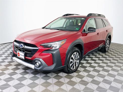Certified 2025 Subaru Outback Premium AWD/4WD image 3