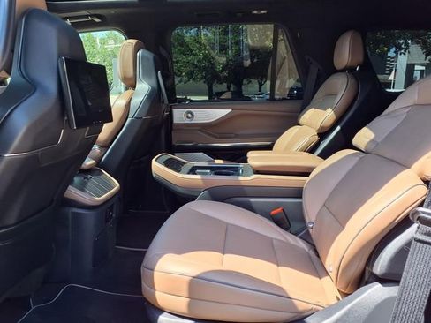 Certified 2025 Lincoln Navigator Black Label AWD/4WD image 5