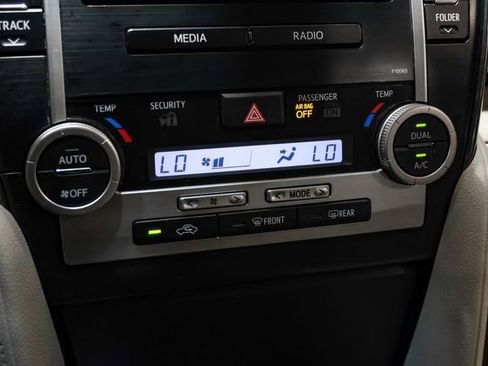Used 2012 Toyota Camry LE FWD image 29