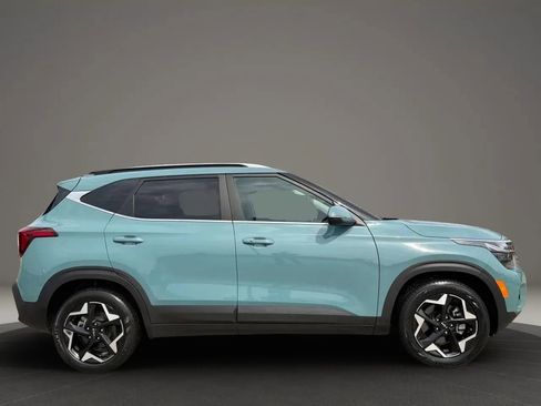 Used 2024 Kia Seltos EX AWD/4WD image 7