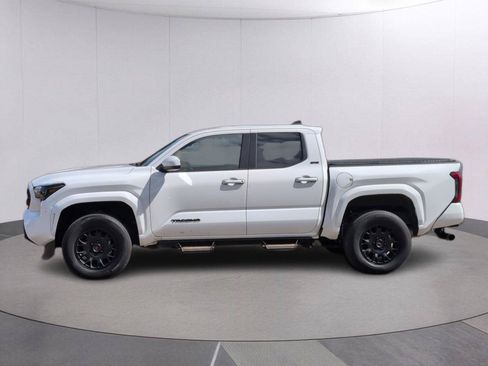 Used 2025 Toyota Tacoma SR5 RWD image 2