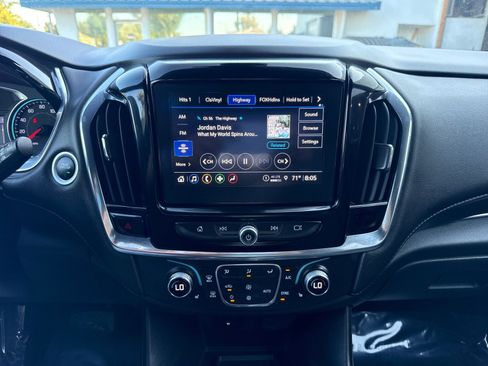 Used 2023 Chevrolet Traverse LT FWD image 18