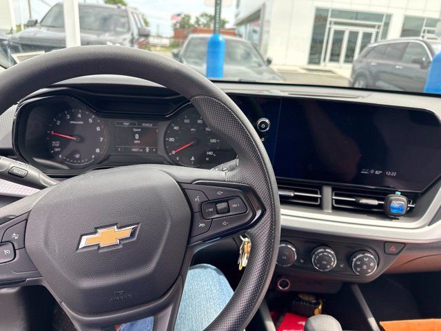 Certified 2024 Chevrolet Trax LS w/ LS Convenience Package FWD image 5
