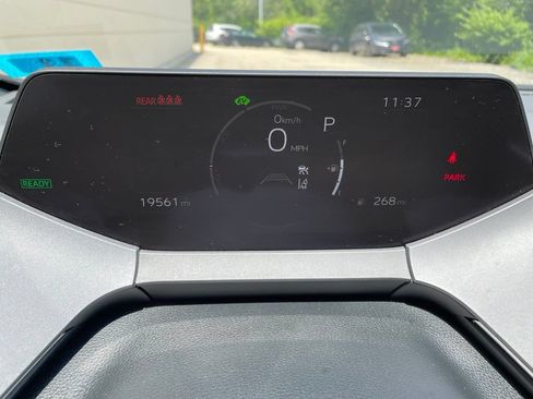 Used 2024 Toyota Prius XLE FWD image 16
