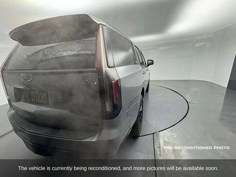 Used 2023 Cadillac Escalade Sport Platinum w/ LPO, ONYX Package image 6